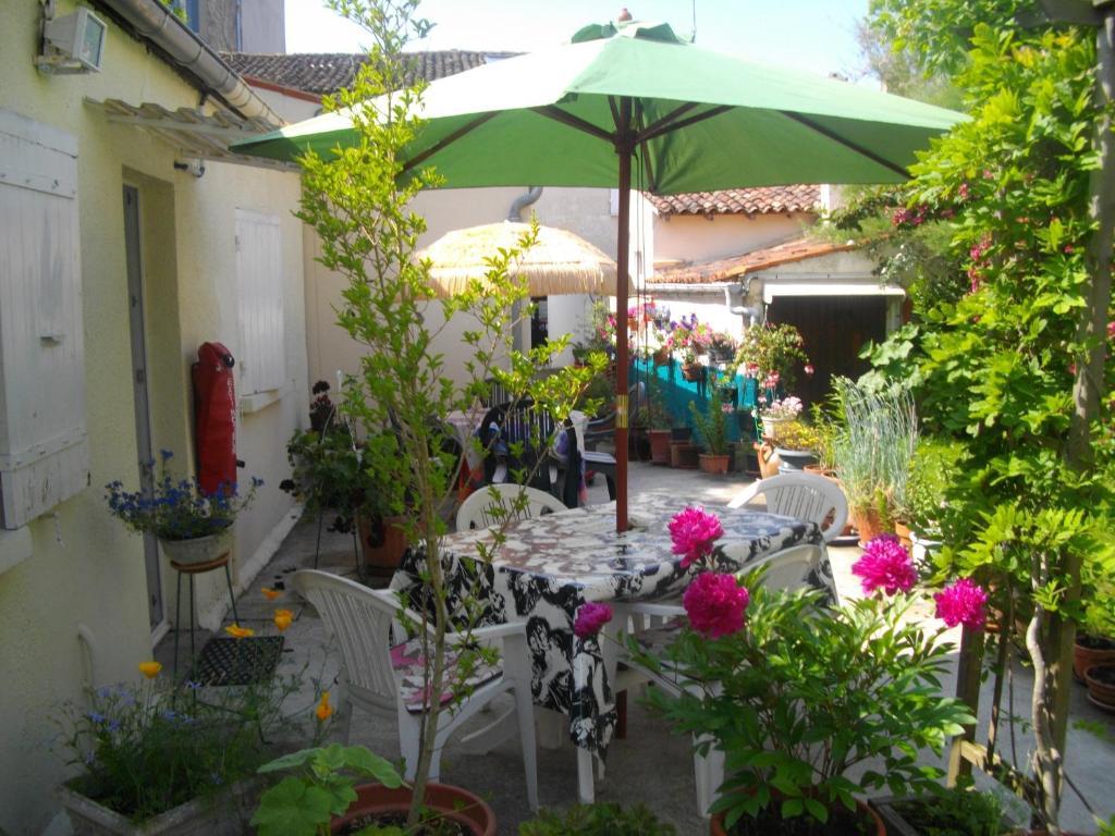 Le Parisien Hotel Saintes Cameră foto