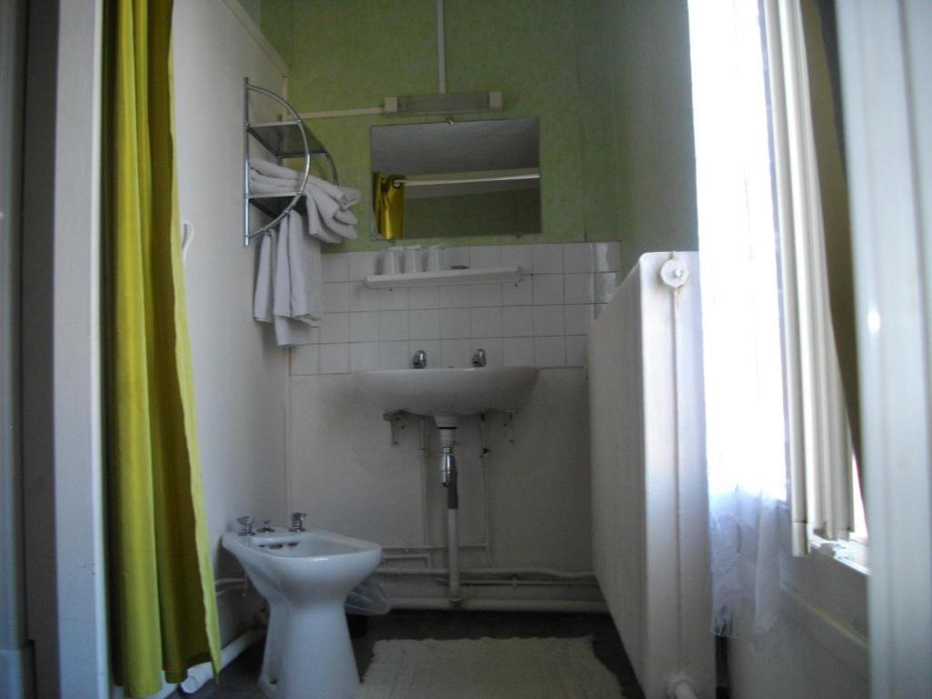 Le Parisien Hotel Saintes Cameră foto